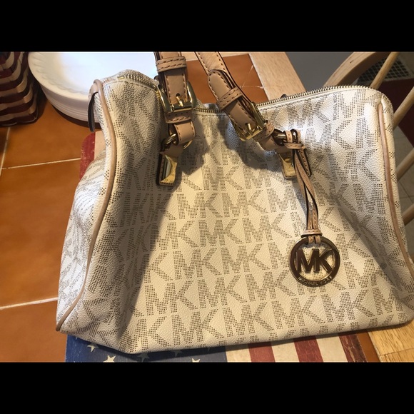 Michael Kors - Picture 1 of 6